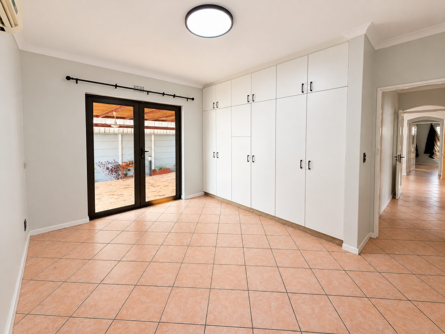 4 Bedroom Property for Sale in Bothasig Western Cape